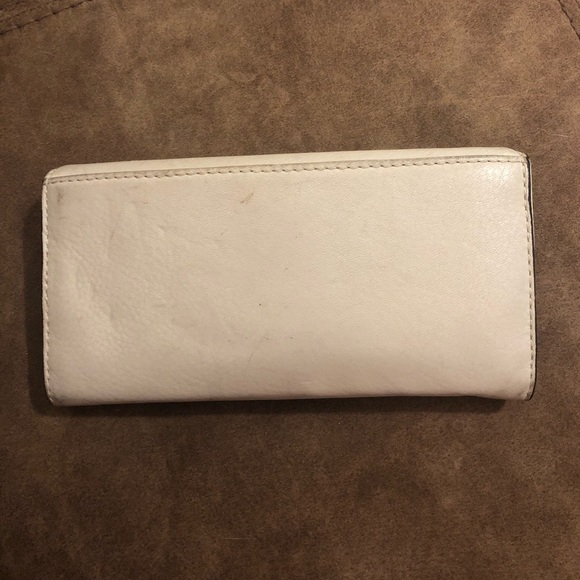Michael Kors cream wallet - Picture 2 of 4